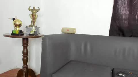 Snapshot of alexroyce_ chatting on 05-26-26, 12:01 ALEX ROYCE online show from 05-26-26, 12:01