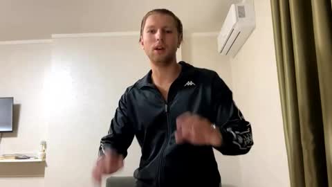 Snapshot of alexs_bugatti chatting on 10-23-25, 08:18 Alex online show from 10-23-25, 08:18