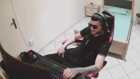 Snapshot of alexthepro00 chatting on 10-07-25, 07:33 alexthepro00 online show from 10-07-25, 07:33