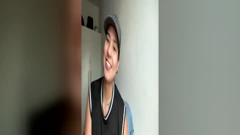 Snapshot of alexvoss_ chatting on 07-04-26, 12:28 Alex online show from 07-04-26, 12:28