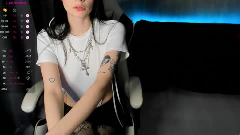 Alexa Bloom online show from 12-19-25, 08:43