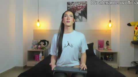 Snapshot of alexxa_meow chatting on 07-10-26, 08:33 A L E X A online show from 07-10-26, 08:33