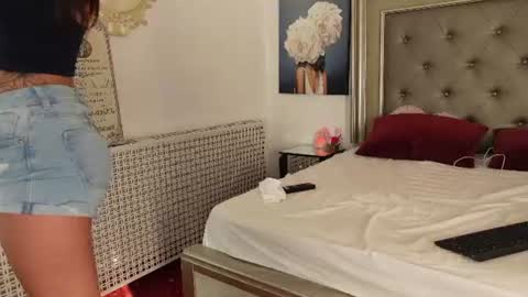 Snapshot of alexxaone chatting on 06-17-26, 03:53 Alexa online show from 06-17-26, 03:53