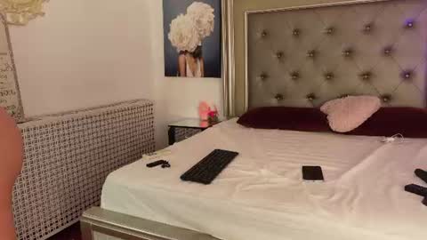 Snapshot of alexxaone chatting on 06-20-26, 03:42 Alexa online show from 06-20-26, 03:42