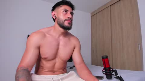 Snapshot of alexxxmachine chatting on 02-16-25, 01:14 Alex freelance model instagram alex b229 online show from 02-16-25, 01:14