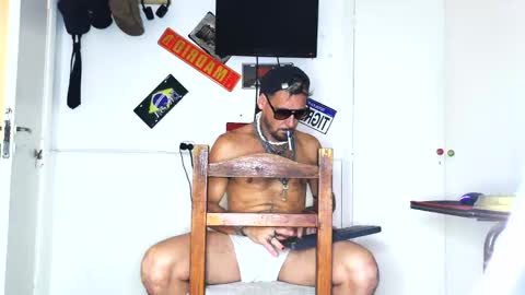Snapshot of alfredopantuso chatting on 05-06-26, 02:40 alfredopantuso online show from 05-06-26, 02:40