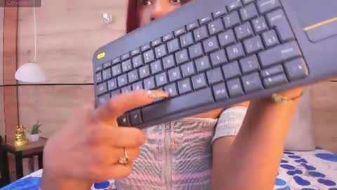 Snapshot of alicce_monrroy chatting on 06-10-26, 02:45 ALICE MONRROY online show from 06-10-26, 02:45