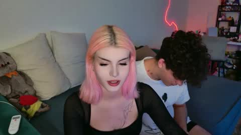 Snapshot of alice118james chatting on 09-16-25, 06:31 alice and james online show from 09-16-25, 06:31