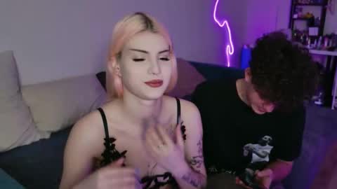 Snapshot of alice118james chatting on 09-19-25, 06:08 alice and james online show from 09-19-25, 06:08