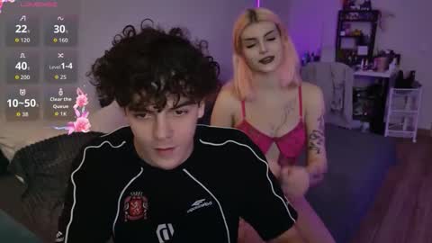 Snapshot of alice118james chatting on 09-21-25, 06:42 alice and james online show from 09-21-25, 06:42