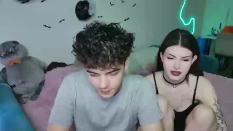 Snapshot of alice118james chatting on 10-17-25, 06:43 alice and james online show from 10-17-25, 06:43