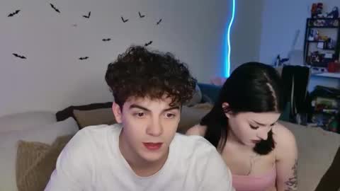 Snapshot of alice118james chatting on 10-29-25, 02:58 alice and james online show from 10-29-25, 02:58