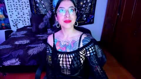 Snapshot of alice666f chatting on 04-26-26, 04:48 ALiCE ROSE online show from 04-26-26, 04:48