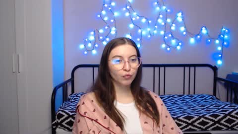 Snapshot of alice_________________________ chatting on 01-16-25, 07:10 Alice online show from 01-16-25, 07:10