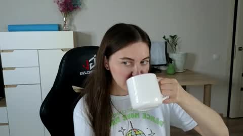 Snapshot of alice_________________________ chatting on 09-08-25, 04:39 Alice online show from 09-08-25, 04:39