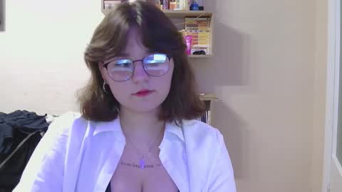 Snapshot of alice_glamour chatting on 03-26-26, 04:23 alice_glamour online show from 03-26-26, 04:23