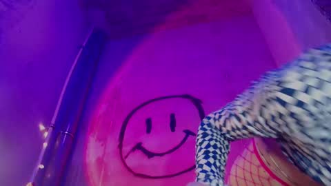 Snapshot of alice_glo chatting on 02-13-25, 04:43 Alice online show from 02-13-25, 04:43