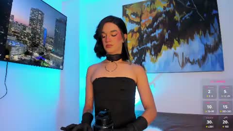 Snapshot of alice_graay__ chatting on 06-18-26, 11:20 Alice online show from 06-18-26, 11:20