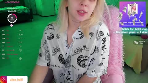 Snapshot of alice_halle chatting on 12-04-24, 08:45 alice_halle online show from 12-04-24, 08:45