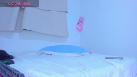 Snapshot of alice_lacroux chatting on 12-19-24, 04:23 Alice online show from 12-19-24, 04:23