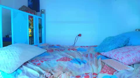 Snapshot of alice_lacroux chatting on 10-12-25, 05:50 Alice online show from 10-12-25, 05:50