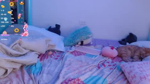 Snapshot of alice_lacroux chatting on 10-17-25, 05:43 Alice online show from 10-17-25, 05:43