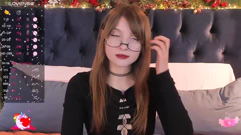 Snapshot of alice_langley chatting on 02-04-25, 11:38 Alice 3 online show from 02-04-25, 11:38