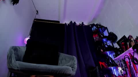 Snapshot of alice_leroy chatting on 01-03-25, 10:29 Mistress Alice. online show from 01-03-25, 10:29