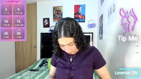 Snapshot of alice_martinez_ chatting on 11-03-25, 08:43 alice and amber online show from 11-03-25, 08:43