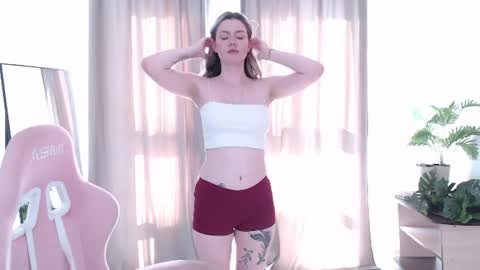 Snapshot of alice_novikova chatting on 06-20-26, 01:47 Alice online show from 06-20-26, 01:47