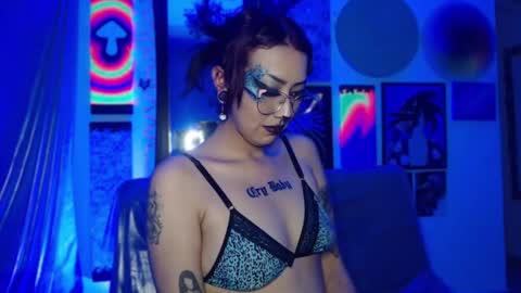 Snapshot of alice_phantom chatting on 01-11-25, 05:10      online show from 01-11-25, 05:10