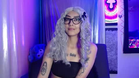 Snapshot of alice_phantom chatting on 09-14-25, 12:43      online show from 09-14-25, 12:43