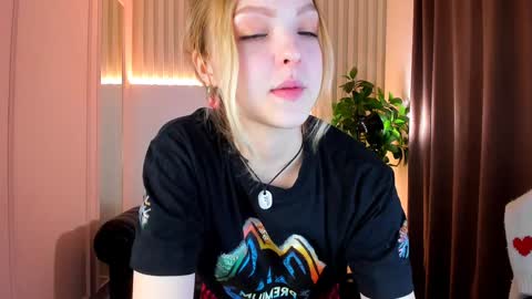 Alice  online show from 01-14-25, 04:18