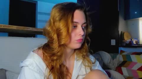 Snapshot of alice_wander chatting on 11-09-25, 07:39 Alice online show from 11-09-25, 07:39