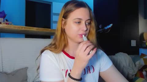 Snapshot of alice_wander chatting on 11-10-25, 11:09 Alice online show from 11-10-25, 11:09