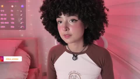 Snapshot of alice_wiinter chatting on 05-12-26, 08:17 Alice online show from 05-12-26, 08:17