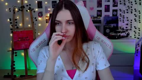 Snapshot of alicecharmy chatting on 10-26-25, 05:35 alicecharmy online show from 10-26-25, 05:35