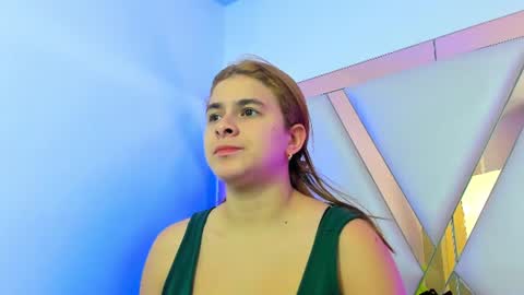 Snapshot of alicecruuz chatting on 06-14-26, 04:09 AliceCruz online show from 06-14-26, 04:09