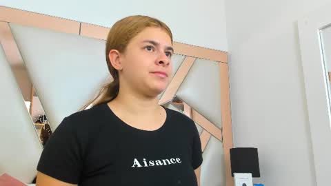 Snapshot of alicecruuz chatting on 06-18-26, 05:17 AliceCruz online show from 06-18-26, 05:17