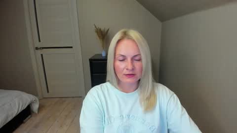 Alicee online show from 10-12-25, 06:51