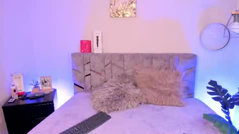 Snapshot of alicee_vixen chatting on 06-23-26, 12:47 Alice online show from 06-23-26, 12:47