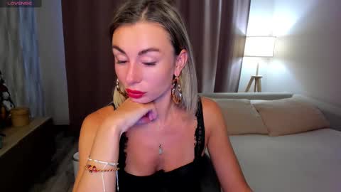 Snapshot of aliceevan chatting on 02-16-25, 02:20 Daniella online show from 02-16-25, 02:20