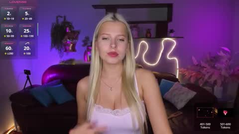 Snapshot of alicefreman chatting on 11-14-25, 12:04 Alice online show from 11-14-25, 12:04