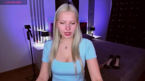 Snapshot of alicefreman chatting on 02-08-26, 11:02 Alice online show from 02-08-26, 11:02