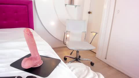 Alice  online show from 02-05-25, 07:39