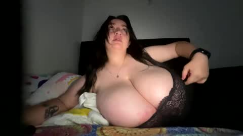 Snapshot of aliceinboobieland chatting on 02-06-25, 02:44 Aliceinboobieland online show from 02-06-25, 02:44