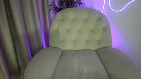 AliceLevine online show from 05-20-26, 04:18