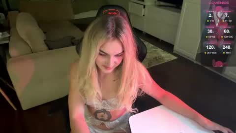 Snapshot of alicelly_rice chatting on 07-28-26, 02:13 Alicelly online show from 07-28-26, 02:13