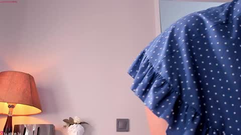 Elle online show from 12-19-24, 08:34