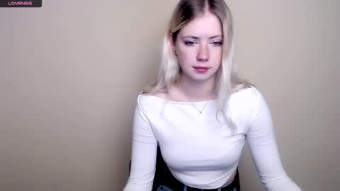 Snapshot of alicemeow_ chatting on 09-16-25, 12:39 Alice online show from 09-16-25, 12:39